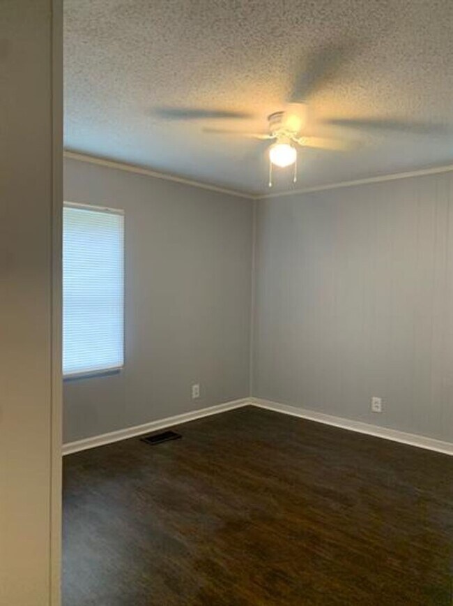 Building Photo - Beautifully Updated 3-Bedroom, 2-Bath Home...