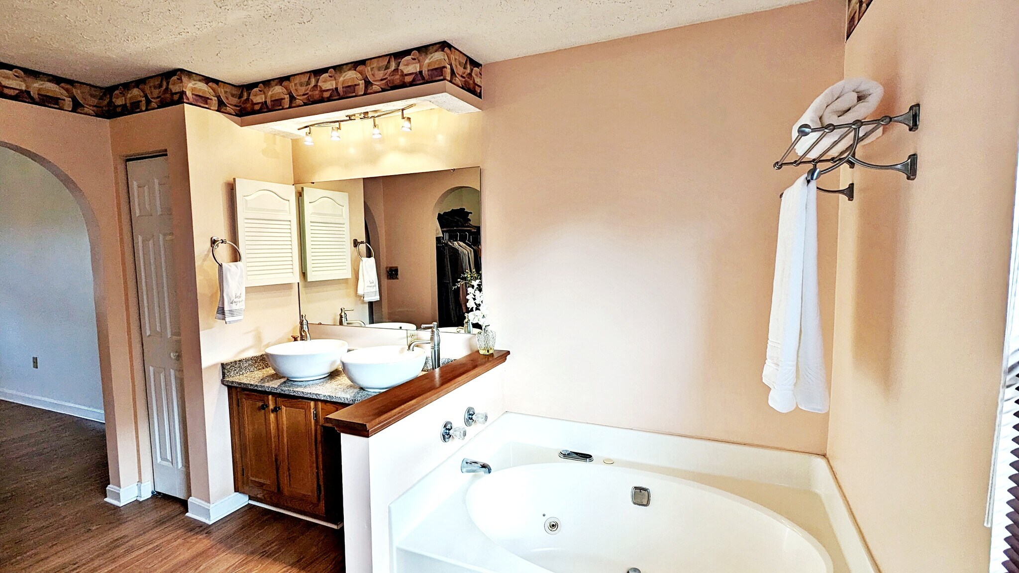 Master bathroom - 105 Woodbine Dr
