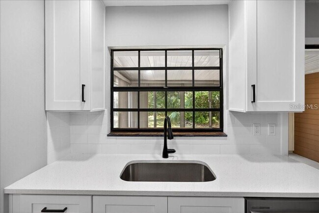 Building Photo - 8 Blare Dr