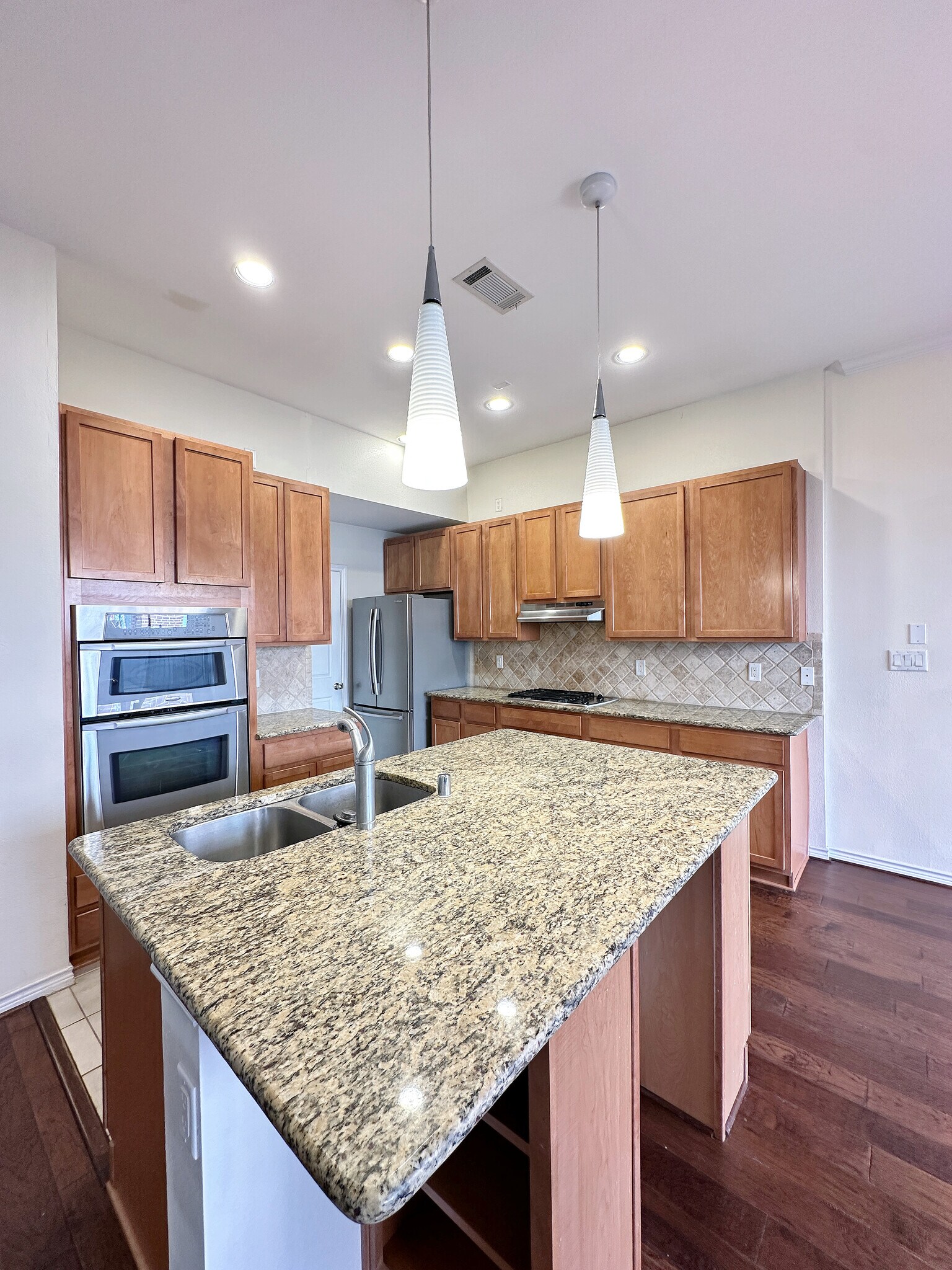 Building Photo - 1206 Emerald Glen