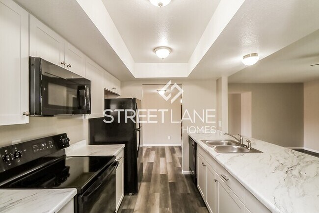 Building Photo - Charming 4 bedroom POOL home in Phoenix!
