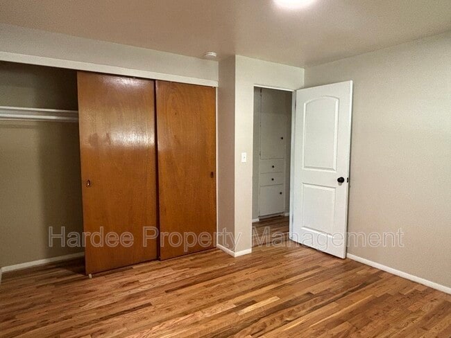 Building Photo - 1500 Brooklawn Dr