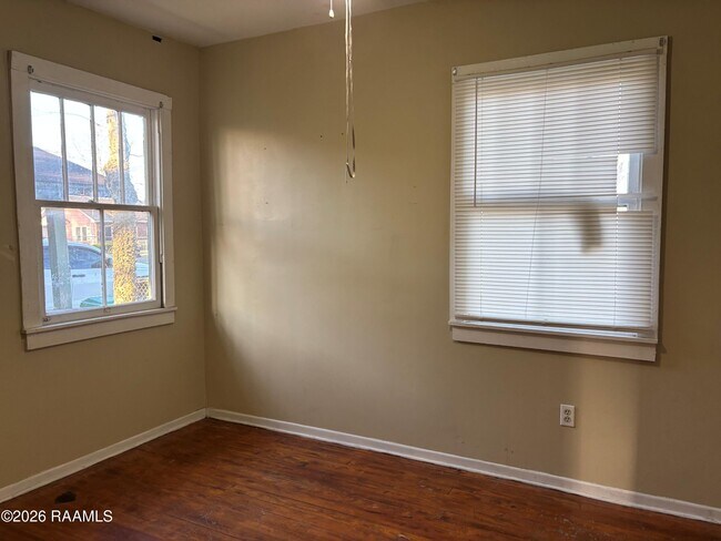Building Photo - 304 Carmel Dr