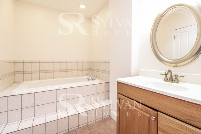 Building Photo - Where Charm Meets Comfort