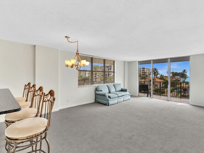 Building Photo - 1150 Hillsboro Mile