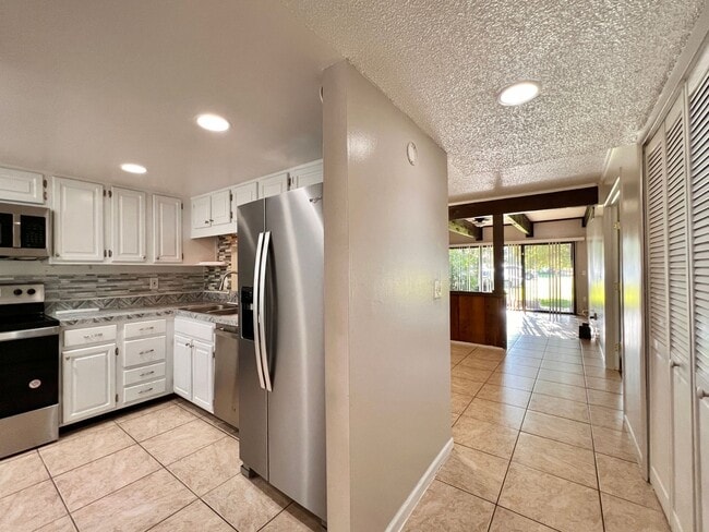 Building Photo - PRICE REDUCED!  Stylish 2 BR 2 BA Condo w/ Modern Amenities & Prime Parking!