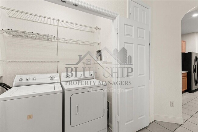 Building Photo - 6402 Cava Alta Dr