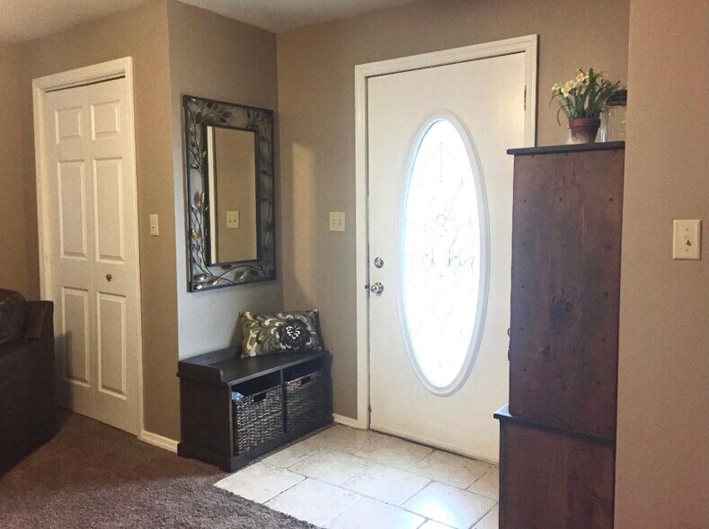 Main entrance - 1153 Vine St