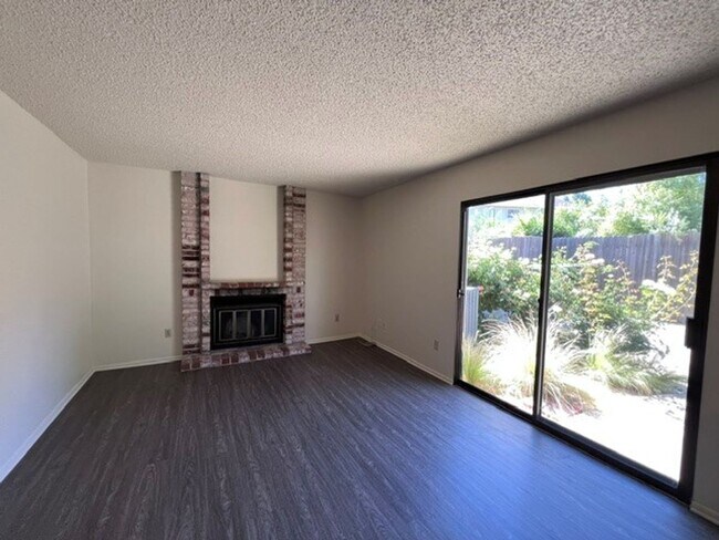 Building Photo - Nice pocket home with two fireplaces. Gardening service is included.