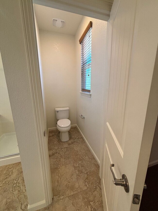 Building Photo - West Roseville Solar! 3 Bedroom, Plus den/...