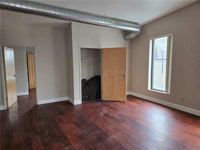 Building Photo - 320 East Ave