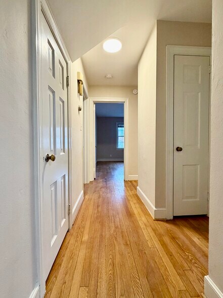 Building Photo - 134 Hull St