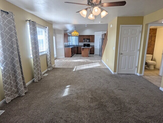 Building Photo - 4-Bed, 3.5 Bath Home with Scenic Views in South Ogden