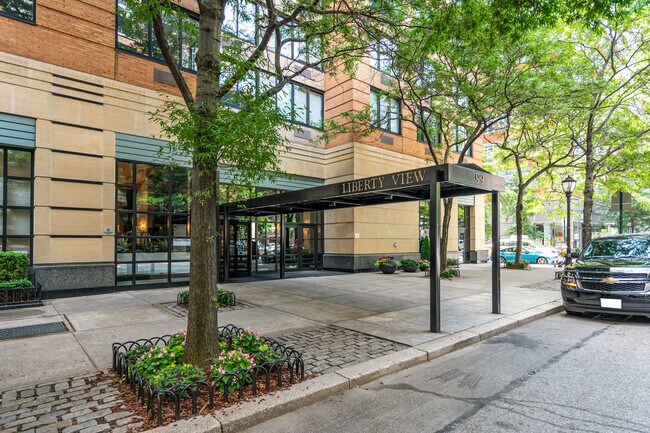 Building Photo - 99 Battery Pl