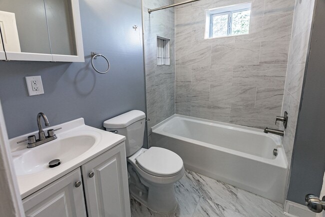 Building Photo - 3 Bedroom, 1.5 bath home in the City of Wilmington