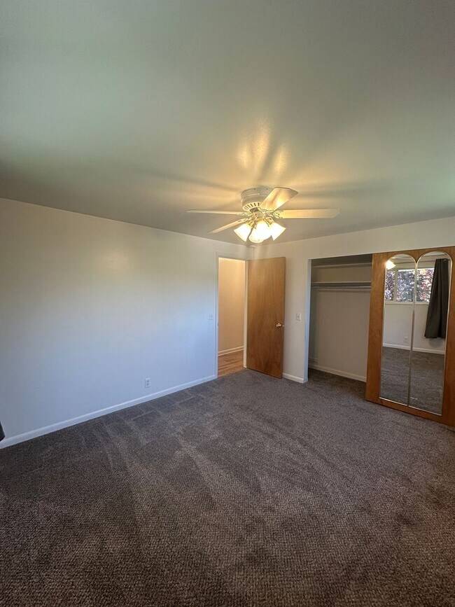 Building Photo - Healy Duplex