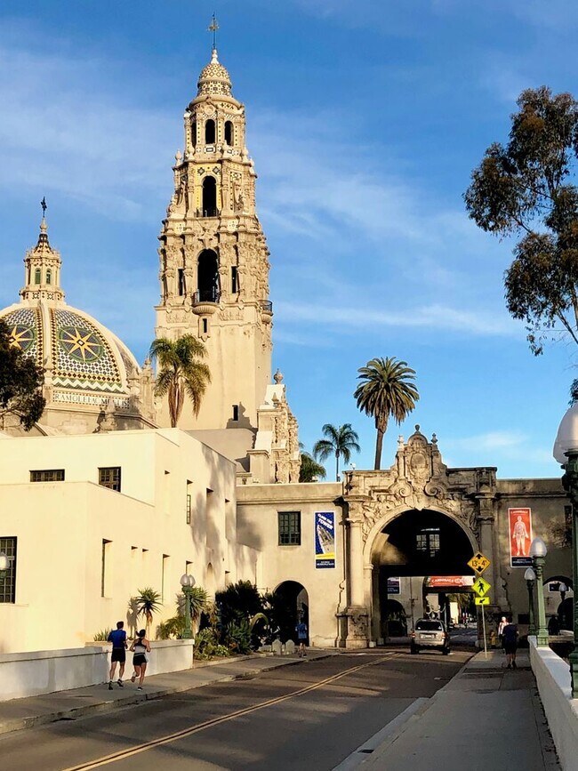 Building Photo - Beautiful and Updated Banker's Hill 1BR/1BA Condo!