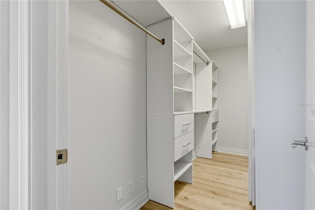 Building Photo - 449 S 12th St
