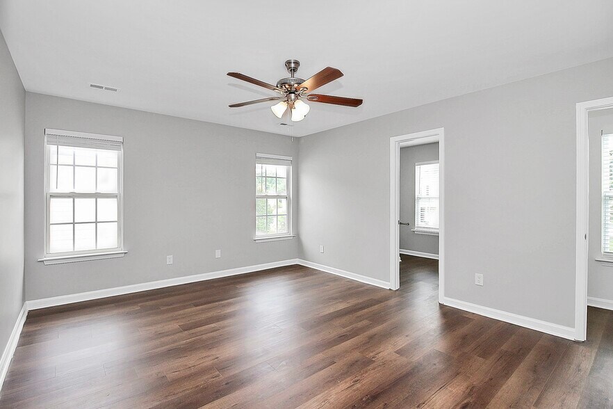 Building Photo - 3530 Crestridge Dr