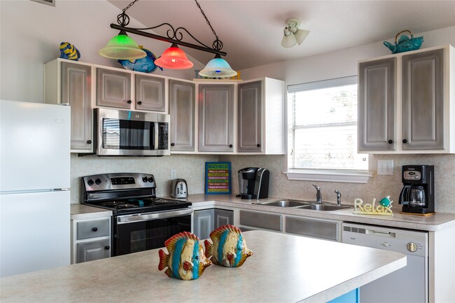 Building Photo - 16530 Bermuda Way