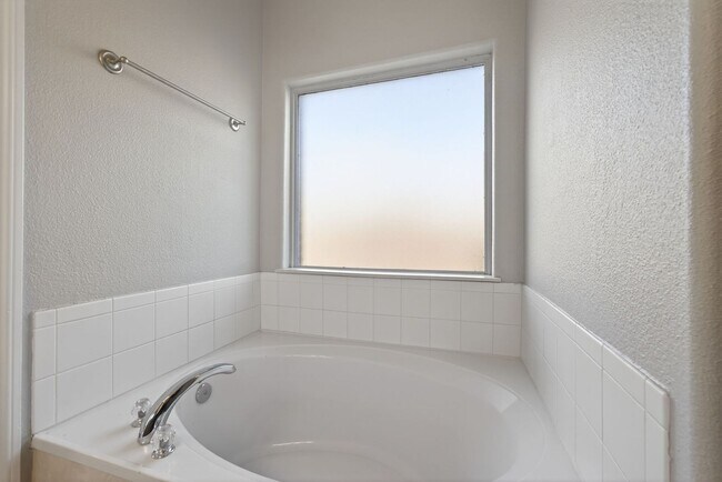 Building Photo - Spacious 4BR Home w/ Game Room | No HOA | Prime Selma Location - Realtor Commission: $500