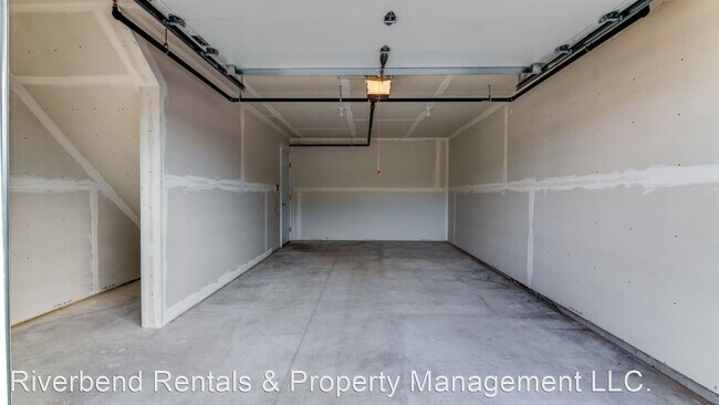 Building Photo - 318 Elm St