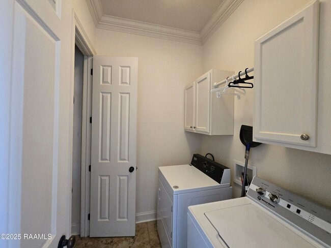 Building Photo - 208 Traditions Dr