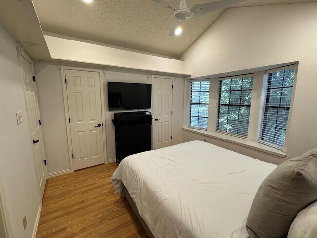Building Photo - 1411 Gracy Farms Ln