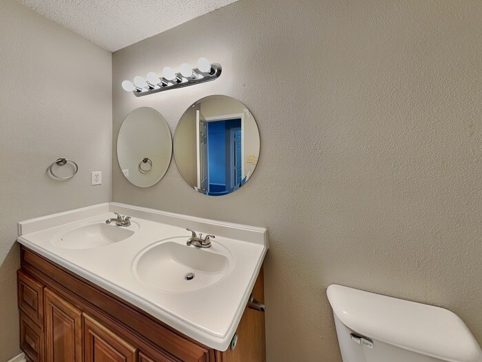 Building Photo - 9207 Wandflower Dr