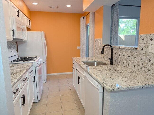 Building Photo - 824 Padua Ln