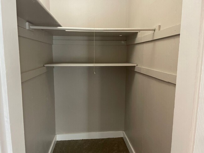 Building Photo - 4 Church St