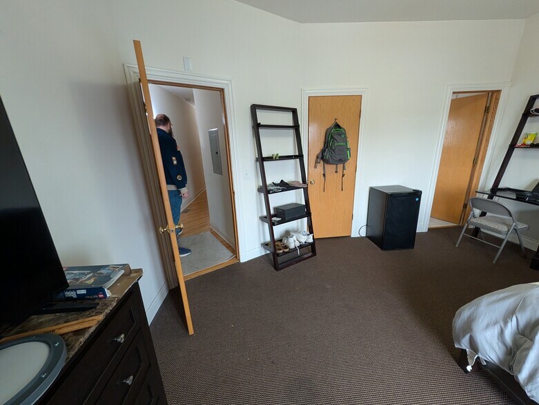 Building Photo - 1655 W Wrightwood Ave