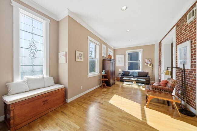 Building Photo - 215 W Norma St