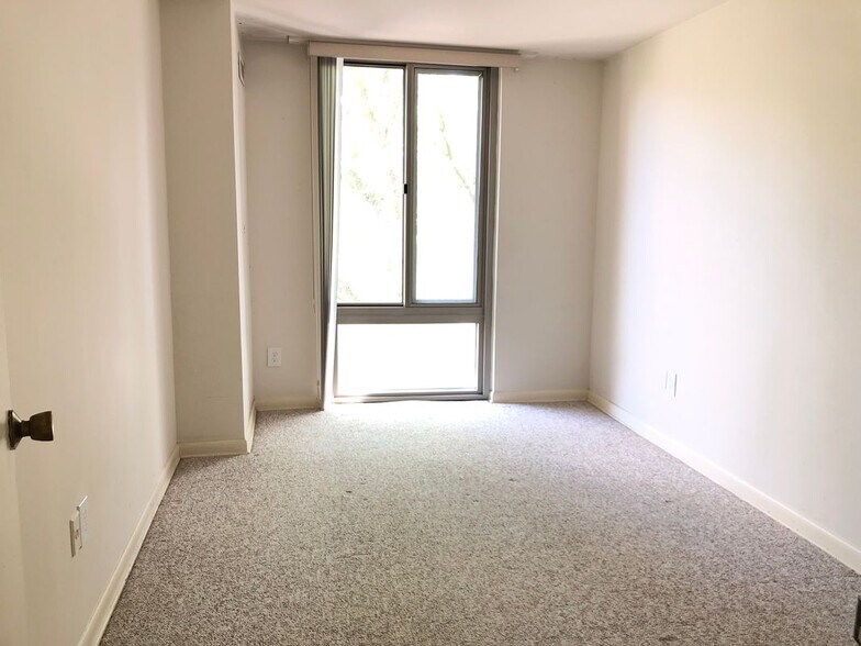 Building Photo - 950 25th St NW