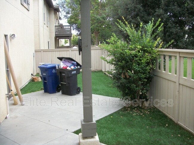 Building Photo - 1866 Via Capri St