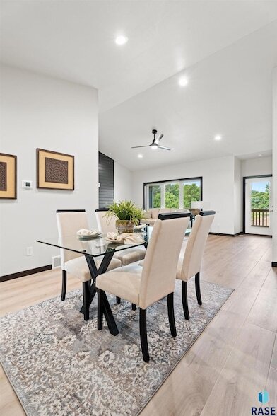 Building Photo - 1109 S Foss Ave