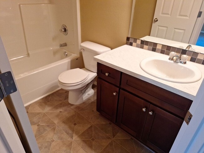 Building Photo - Central Valley Area - 2 Story Home (3Bed, 2.5 Bath)