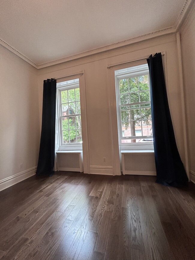 Building Photo - West 20th - 3 BD 2BA  Duplex-  11Ft Ceilin...