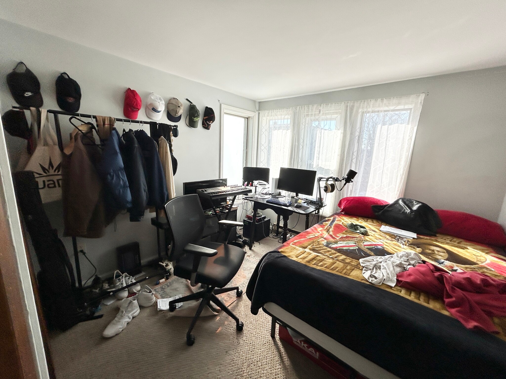 Building Photo - 33 Lawn St