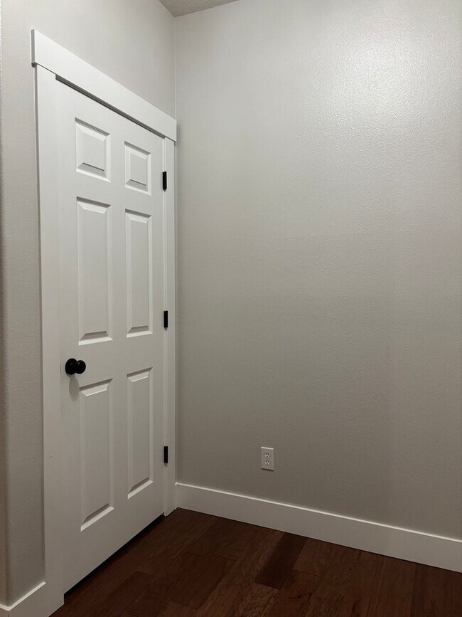 Building Photo - Wonderfully Designed Craftsman Home with P...