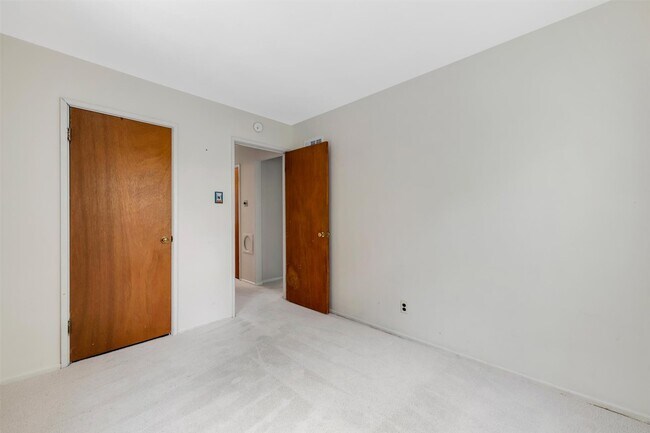 Building Photo - 640 S Sappington Rd