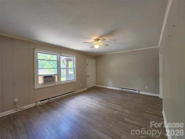 Building Photo - 667 Faith Dr SW