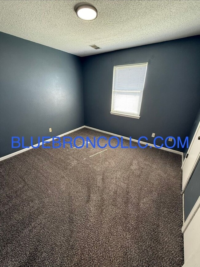 Building Photo - Cute 2 bedroom 1 bathroom home with a 1 car garage