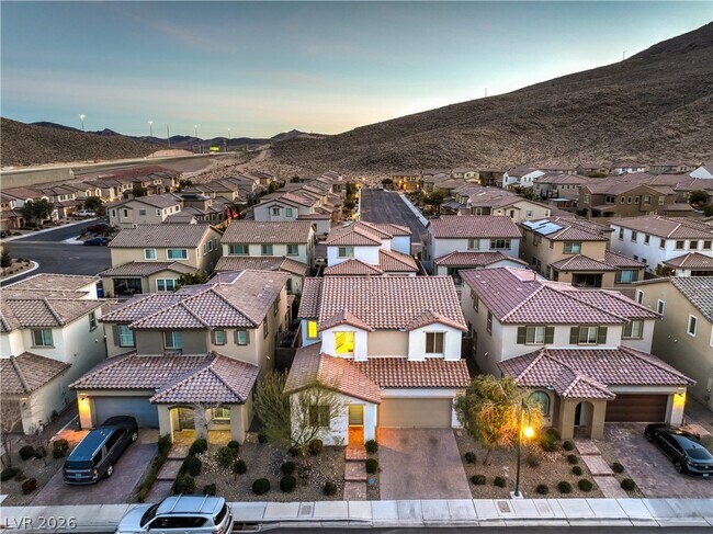 Building Photo - 3213 Molinos Dr