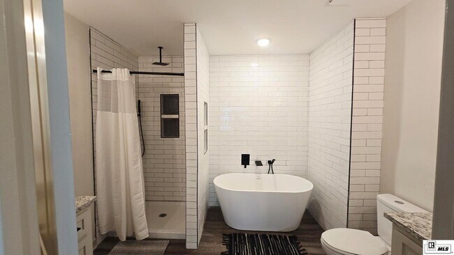 Building Photo - 923 Fortune Dr