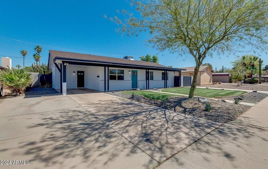 Building Photo - 422 E Balboa Dr