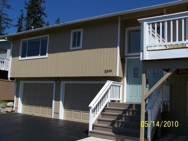Building Photo - Spacious Home in Beautiful Neighborhood!