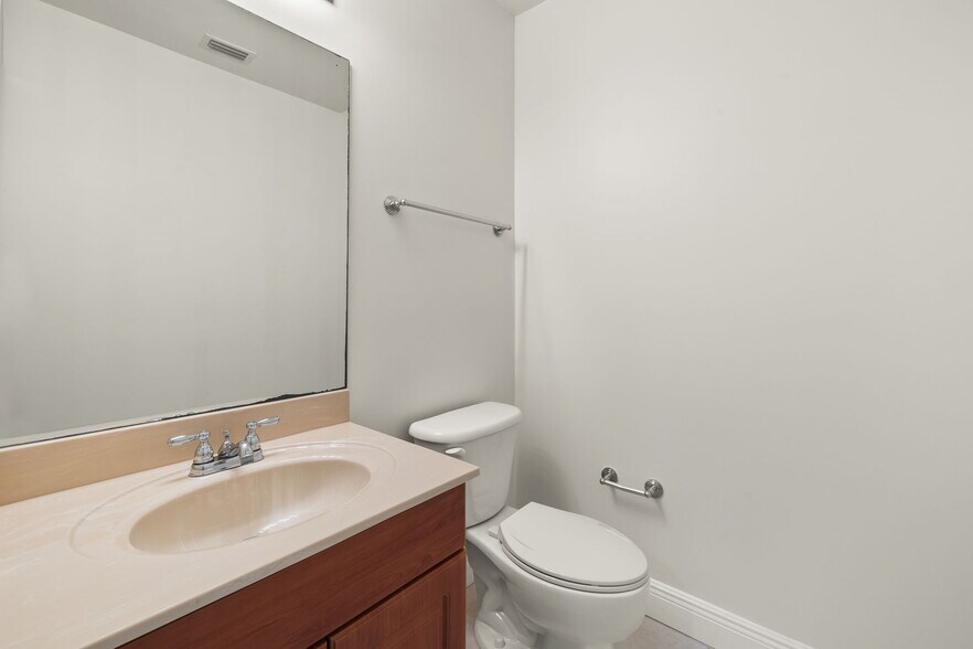 Building Photo - 2745 1st St