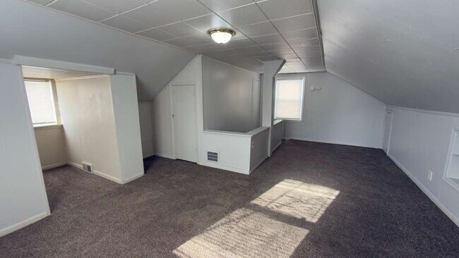 Building Photo - 20122 Manor St