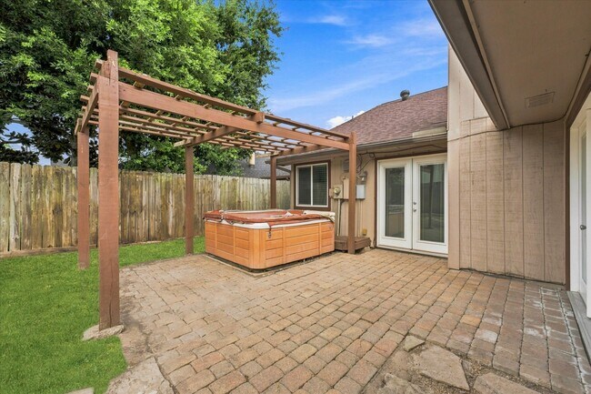Building Photo - 15919 Barbarossa Dr